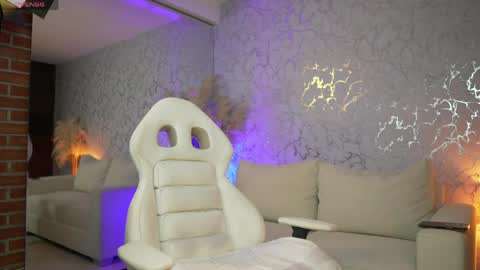 Snapshot of diagostone chatting on May 20, 11:11 pm Diego online show from May 20, 11:11 pm