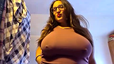 Snapshot of diamond_tease chatting on December 1, 8:47 pm diamond_tease online show from December 1, 8:47 pm