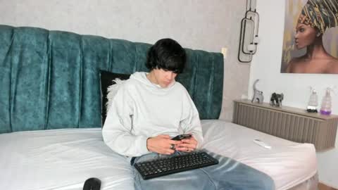 Snapshot of diamond_twink chatting on June 26, 2:21 pm diamond_twink online show from June 26, 2:21 pm
