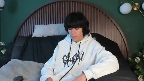 Snapshot of diamond_twink chatting on July 22, 8:06 am diamond_twink online show from July 22, 8:06 am