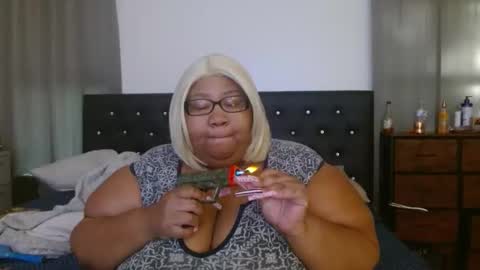 Snapshot of diamondbbwqueen chatting on April 26, 9:56 pm diamondbbwqueen online show from April 26, 9:56 pm