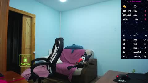 Snapshot of diamondjune chatting on March 11, 6:00 am June3 online show from March 11, 6:00 am