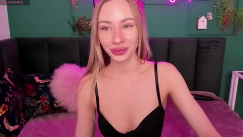 Snapshot of diana_garrett chatting on November 6, 1:50 am Diana online show from November 6, 1:50 am