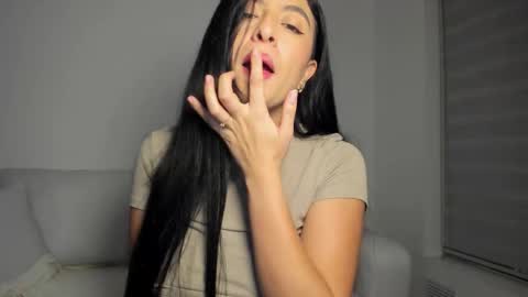 Snapshot of diana_jones_ chatting on December 17, 1:22 am POCA online show from December 17, 1:22 am