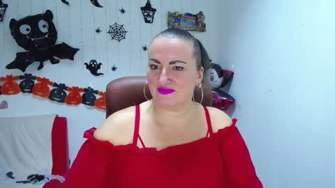 Snapshot of dianamgg chatting on November 4, 6:23 am Diana online show from November 4, 6:23 am