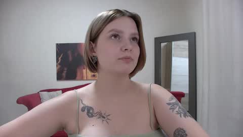 Snapshot of dianemills chatting on January 29, 12:01 am Diane Mills online show from January 29, 12:01 am