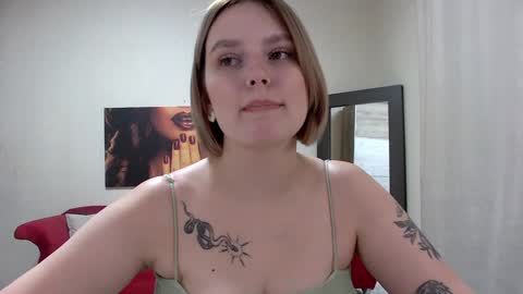 Snapshot of dianemills chatting on February 1, 5:39 am Diane Mills online show from February 1, 5:39 am