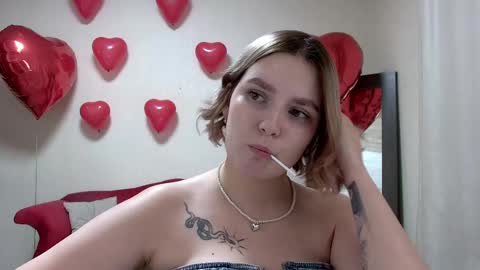 Snapshot of dianemills chatting on February 11, 10:39 pm Diane Mills online show from February 11, 10:39 pm