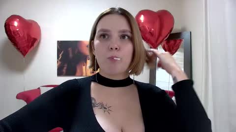 Snapshot of dianemills chatting on February 19, 2:44 am Diane Mills online show from February 19, 2:44 am