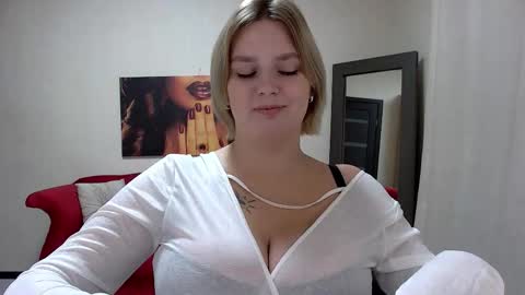 Snapshot of dianemills chatting on September 22, 7:05 pm Diane Mills online show from September 22, 7:05 pm