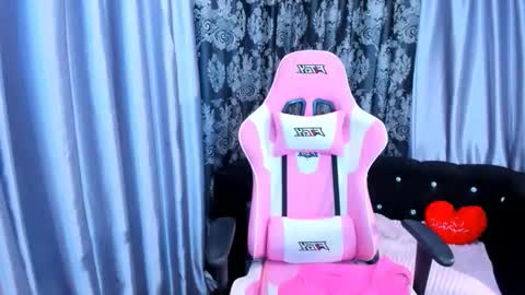 Snapshot of dianna_milton chatting on November 6, 3:29 am Dianna online show from November 6, 3:29 am