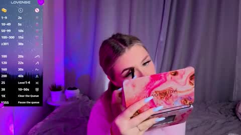 Snapshot of diannedibartolo chatting on November 8, 7:01 pm diannedibartolo online show from November 8, 7:01 pm