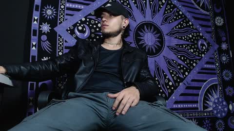 DICAPRIO online show from January 29, 7:00 pm