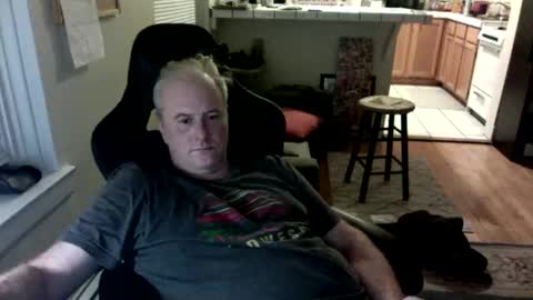 Snapshot of dickflasher5 chatting on December 18, 4:07 am Richard Fleischer online show from December 18, 4:07 am