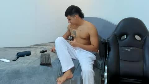 Snapshot of diego_cazas chatting on December 7, 6:43 am DIEGO CAZAS online show from December 7, 6:43 am