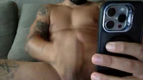 diegomorocho1985 online show from March 26, 6:46 pm