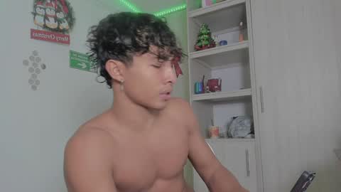 Snapshot of diegsz_ chatting on January 4, 7:13 am diego online show from January 4, 7:13 am