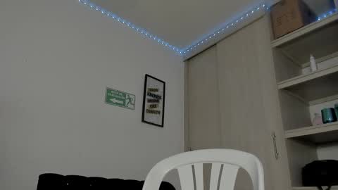 Snapshot of diegsz_ chatting on February 1, 9:19 pm diego online show from February 1, 9:19 pm