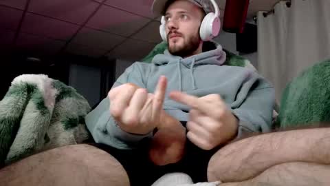 Snapshot of digbicknik chatting on October 3, 3:36 am digbicknik online show from October 3, 3:36 am