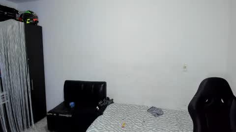 Snapshot of diiego_xxx chatting on May 12, 11:51 am diiego_xxx online show from May 12, 11:51 am