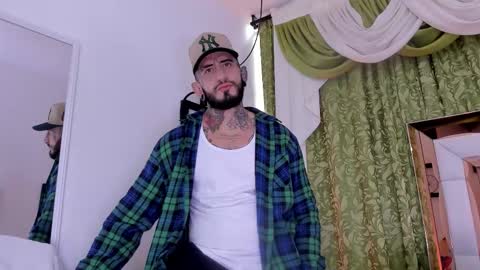 dilan_scootk_ online show from January 12, 7:30 pm