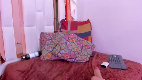 dilan_scootk_ online show from April 30, 8:57 pm