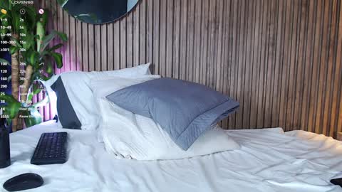 Snapshot of dilanjonnes chatting on December 12, 1:10 am DilanJonnes online show from December 12, 1:10 am