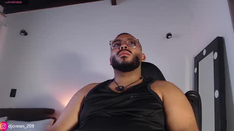 DilanJonnes online show from April 29, 1:37 pm