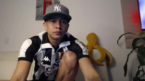 Snapshot of dilanxxx8888 chatting on November 23, 11:15 pm dilanxxx8888 online show from November 23, 11:15 pm