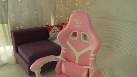 Snapshot of dilara_foxx chatting on December 9, 12:08 pm Dilara online show from December 9, 12:08 pm