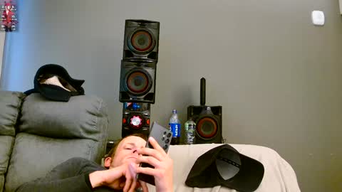 Dilldough405 online show from January 1, 8:15 pm