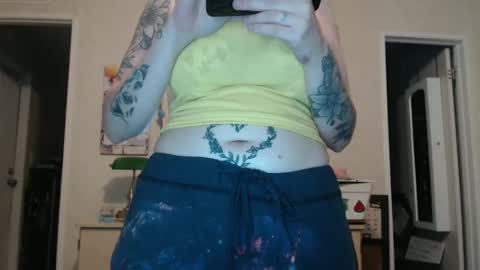 Snapshot of dimepiecexxx chatting on December 9, 5:51 am Sofie online show from December 9, 5:51 am