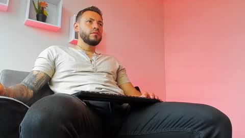 Snapshot of dimitri_master chatting on November 9, 9:35 pm Angel Dimitri online show from November 9, 9:35 pm