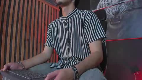 Snapshot of dimitrideluxe chatting on November 8, 8:07 pm Dimitri online show from November 8, 8:07 pm