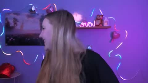 dina_bloom online show from February 20, 8:20 pm