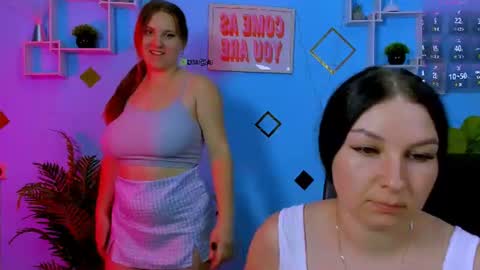 dina_bloom online show from July 5, 7:10 pm