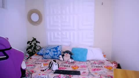 Snapshot of dina_mcry chatting on July 25, 5:54 pm DINA online show from July 25, 5:54 pm