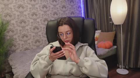 dinacandy online show from December 11, 2:22 pm