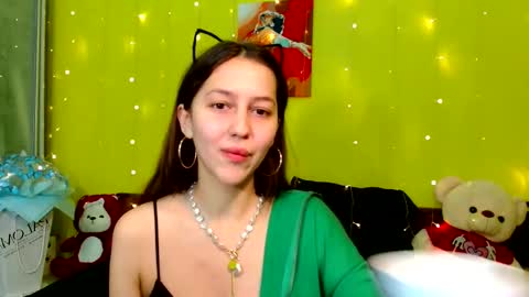 Snapshot of dinafrittz chatting on December 6, 1:44 pm DinaFritz online show from December 6, 1:44 pm