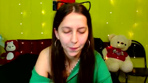 Snapshot of dinafrittz chatting on December 6, 5:00 pm DinaFritz online show from December 6, 5:00 pm