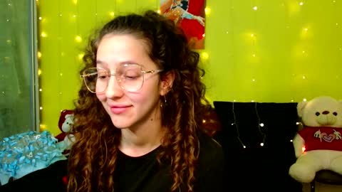 Snapshot of dinafrittz chatting on December 17, 6:42 pm DinaFritz online show from December 17, 6:42 pm