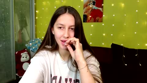 Snapshot of dinafrittz chatting on February 12, 3:27 pm DinaFritz online show from February 12, 3:27 pm