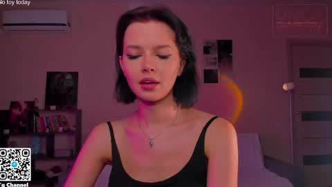 Snapshot of dindin_ chatting on November 23, 3:12 pm Jessie online show from November 23, 3:12 pm