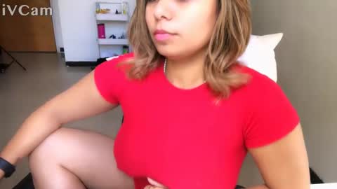 Snapshot of diosadeluniverso_ chatting on October 21, 12:39 pm diosadeluniverso_ online show from October 21, 12:39 pm