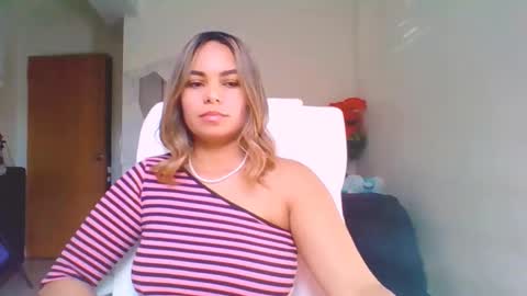 Snapshot of diosadeluniverso_ chatting on December 4, 2:15 pm diosadeluniverso_ online show from December 4, 2:15 pm