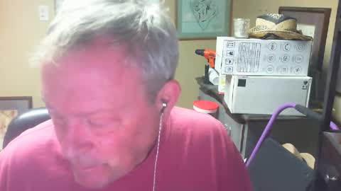 DirtkPitt Fun guy working online show from December 12, 10:20 pm