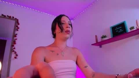 Samantha  online show from February 9, 8:02 pm