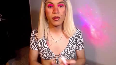 Snapshot of dirtydanezka chatting on November 18, 3:23 am dirtydanezka online show from November 18, 3:23 am