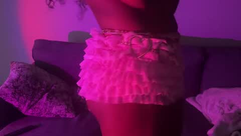 Snapshot of dirtysinsxoxo chatting on June 19, 11:08 pm dirtysinsxoxo online show from June 19, 11:08 pm