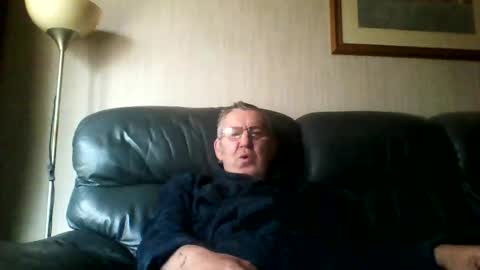 Snapshot of discovery63 chatting on December 8, 1:03 pm discovery63 online show from December 8, 1:03 pm